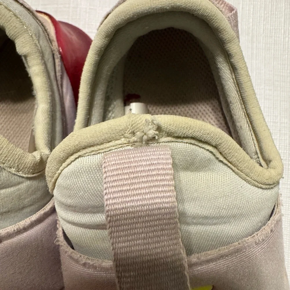 Nike AirMax 270 Girls Size 10C  Fast Shipping !